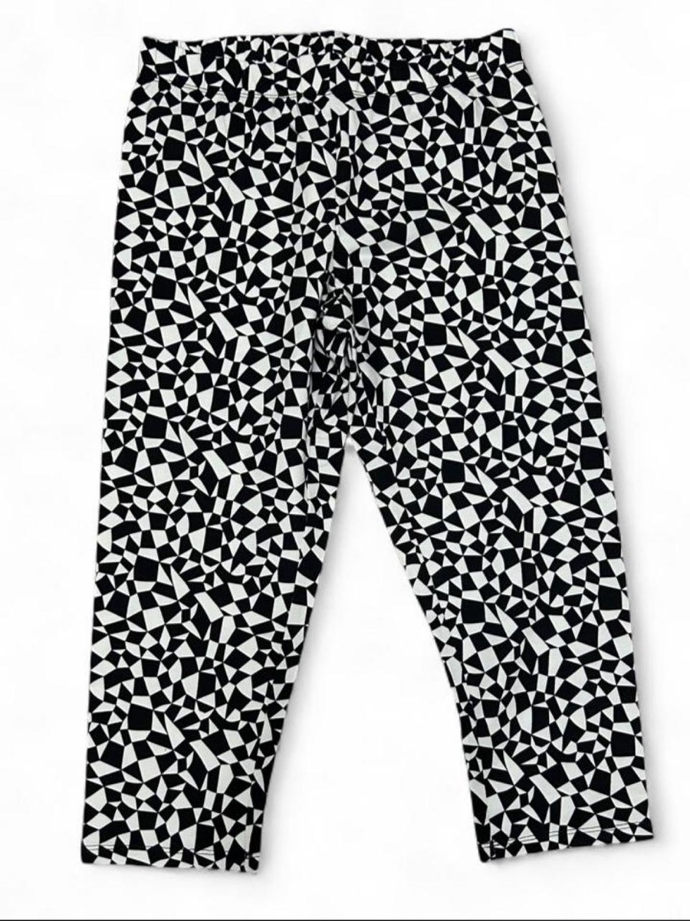 NWT No Boundaries Black & White Geometric Capri Leggings